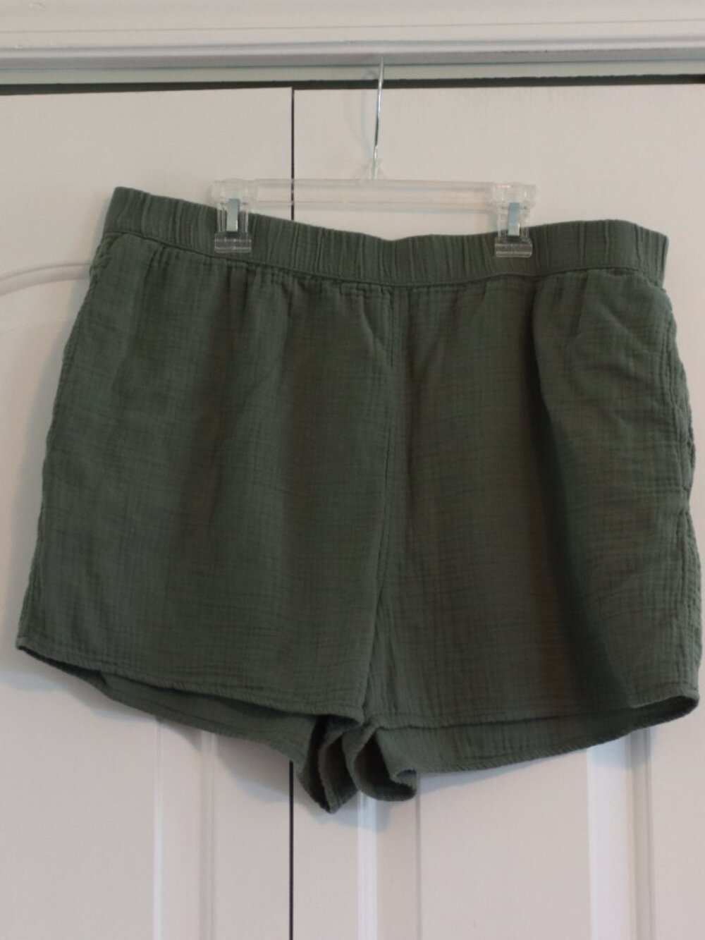 Universal Thread Lightweight Green 100% Cotton Shorts Size XL Casual Summer